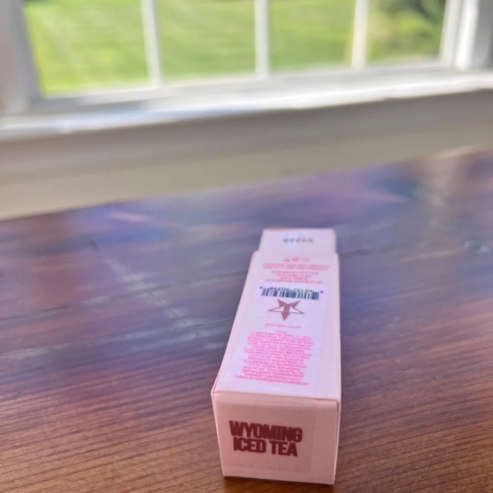 WYOMING ICED TEA New in Box Jeffree‎ Star Velvet Trap Lipstick Peach Terra Cotta